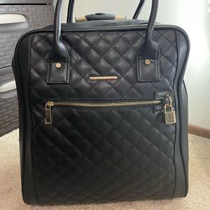 Quilted luggage piece from Aldo with gold accent! Has inside pockets